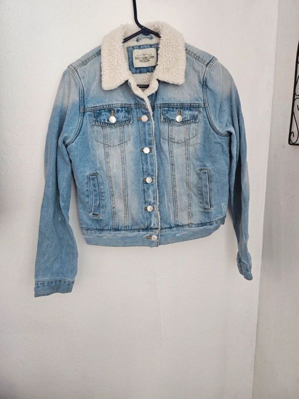 Super cute warm fall / winter womans lined jean jacket S